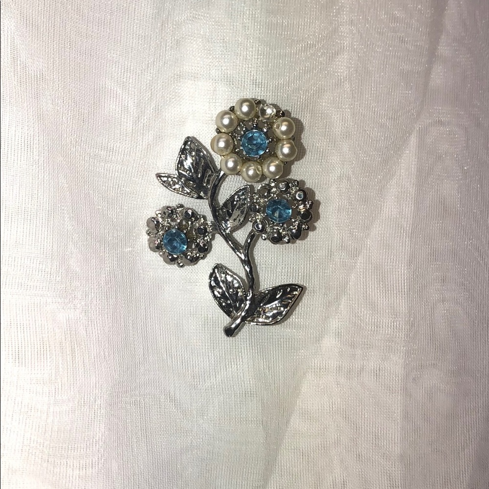 Flower Brooch - Picture 5 of 5